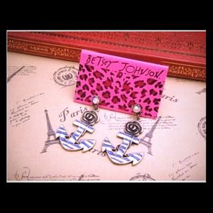 Anchor earrings