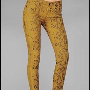 😳SOLD😳7 FAM Skinny Snakeprint Amber Gloss 31