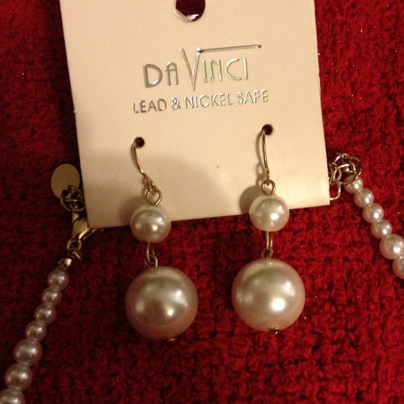 Flower necklace - Picture 2 of 3