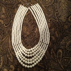 Classy adjustable faux pearl necklace Worn once