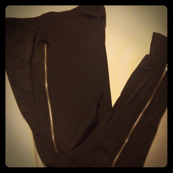TRADED!! Black legging with zipper