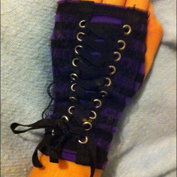 Fingerless punk gloves