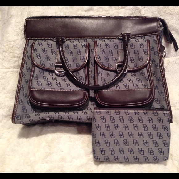 *Reduced* 2 piece Navy Dooney large handbag.