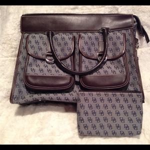 *Reduced* 2 piece Navy Dooney large handbag.
