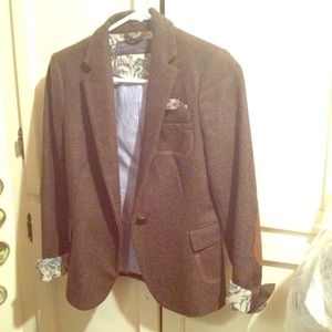 A size small Zara Basic blazer.