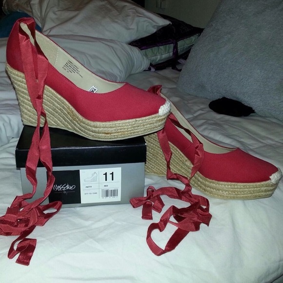 ⭐Sold in bundle⭐Wedge sandal.