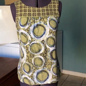 Sleeveless top green patterned