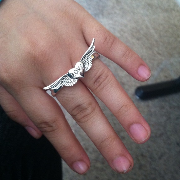Accessories - Silver ring.