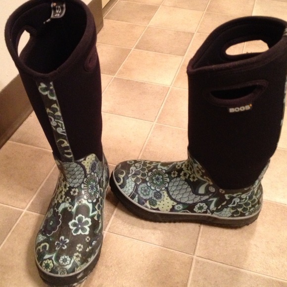 Bogs boots and camelback