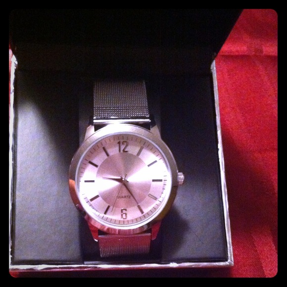 BRAND NEW NEVER WORN!!! Silver large face watch