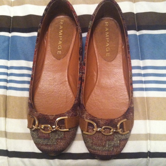❗SOLD❗Rampage flats