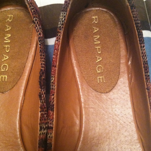 ❗SOLD❗Rampage flats - Picture 3 of 4