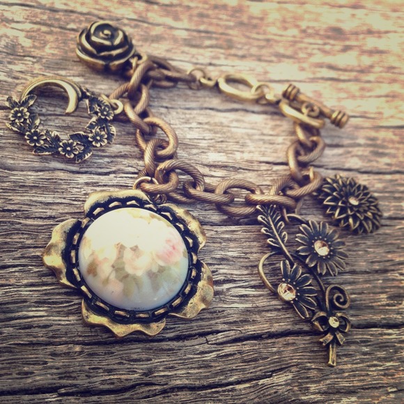 Vintage charm bracelet - Picture 1 of 2