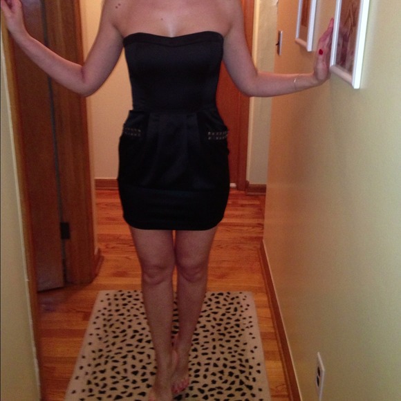 📛SOLD📛Black sexy dress with square studs
