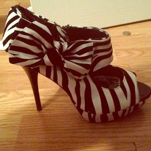 Spike heel pumps