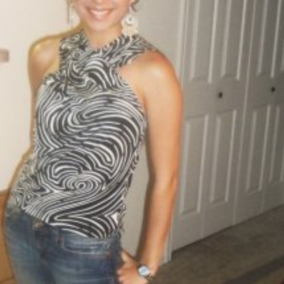 Zebra Swirl Print Cross Top - Picture 4 of 4