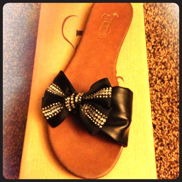 🚫SOLD🚫 Bow sandals