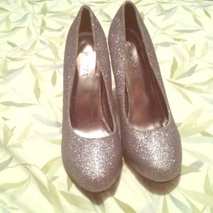 Glitter pumps (must have )