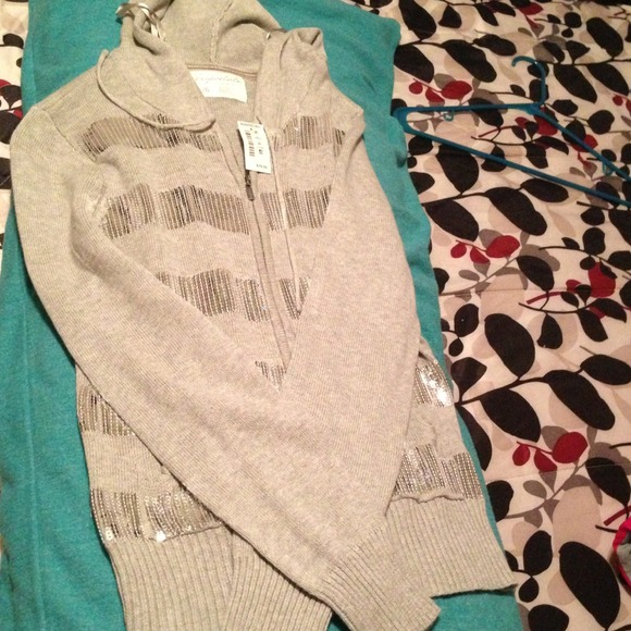 Gray sweater with sequin - Picture 2 of 2