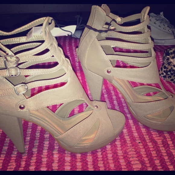 Strap hells
