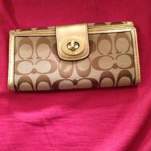 100% authentic coach wallet