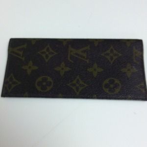 LV checkbook