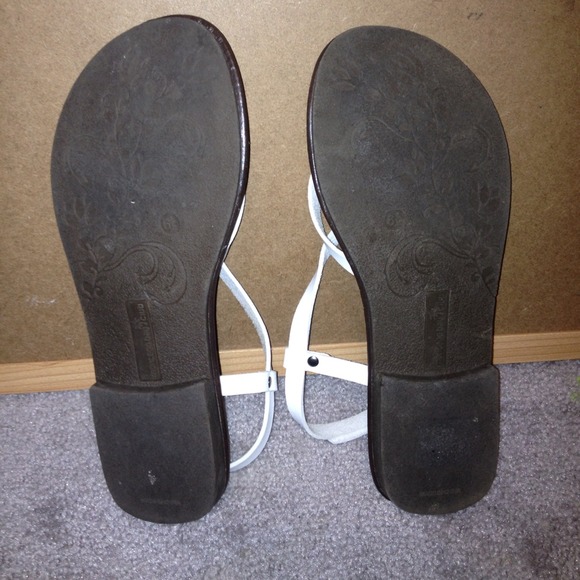 💢SOLD💢Brown and white sandals. - Picture 2 of 2