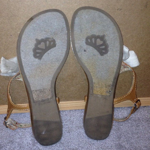 💢SOLD💢Fergalicious by Fergie sandals - Picture 2 of 3