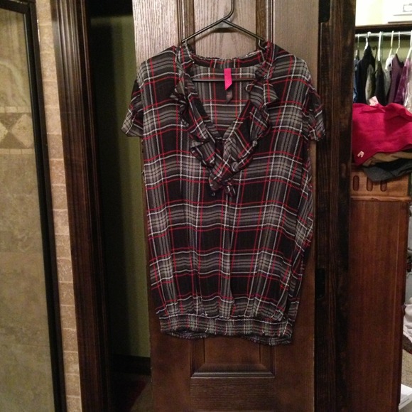 Black top with red and grey stripes