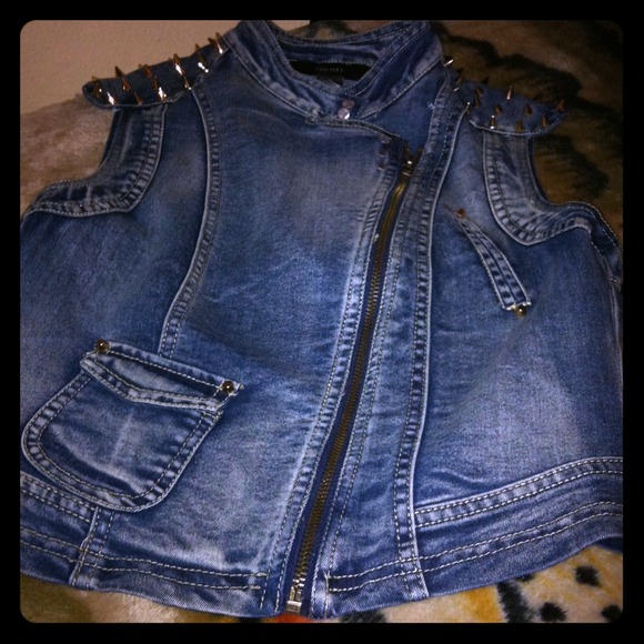 SOLD ❤Jean stud jacket - Picture 1 of 4