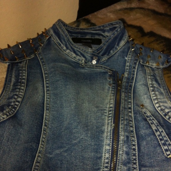 SOLD ❤Jean stud jacket - Picture 2 of 4