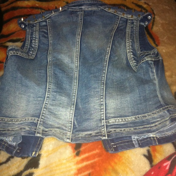 SOLD ❤Jean stud jacket - Picture 4 of 4