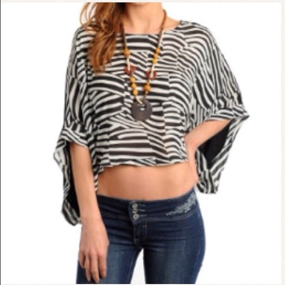 Tops - **small**Hi lo top with necklace