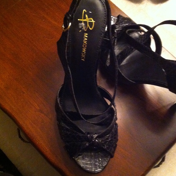 B Makowsy Bfari Platform Strappy Open Toe Sandals - Picture 1 of 4