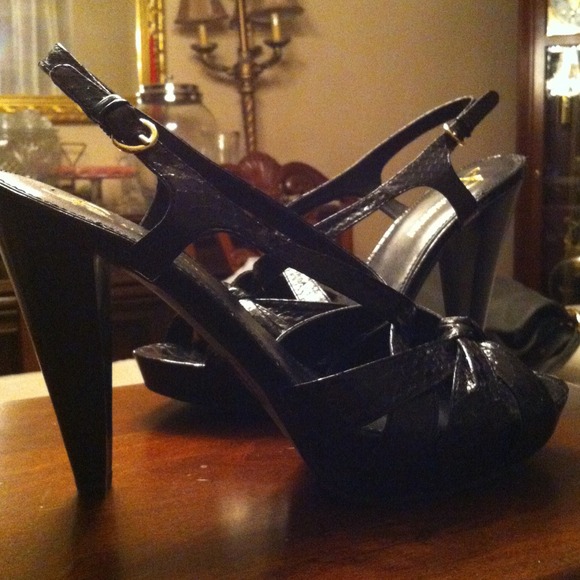 B Makowsy Bfari Platform Strappy Open Toe Sandals - Picture 2 of 4