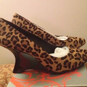 💢NWB Kelsi Dagger leopard calf hair