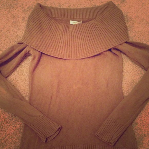 Banana Republic olive fold-over neck sweater
