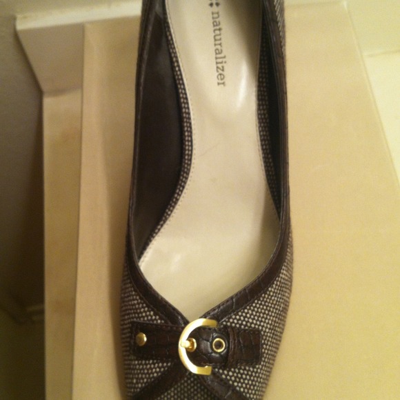 Naturalizer Heels - Picture 2 of 3