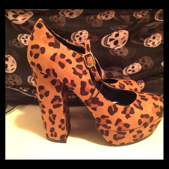 Bundle Leopard Print Chunky Heel + H&M Purse!