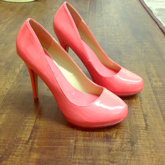 Coral Just Fab Juanita 7.5