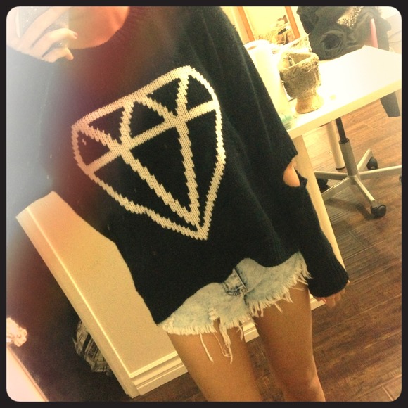 Diamond Long Sleeve Cut Elbow Sweater