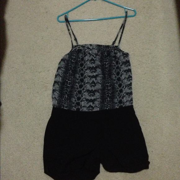 🚫SOLD🚫H&M romper - Picture 2 of 2