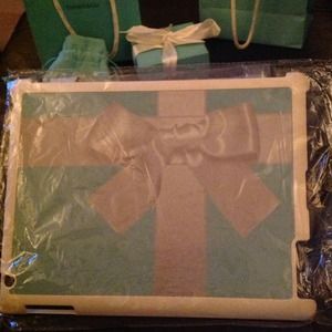 💙TIFFANY & CO . iPad 3, 📱📲hard snap on case.
