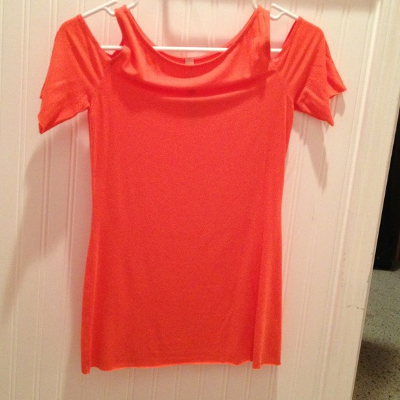 Bailey 44 cold shoulder tee