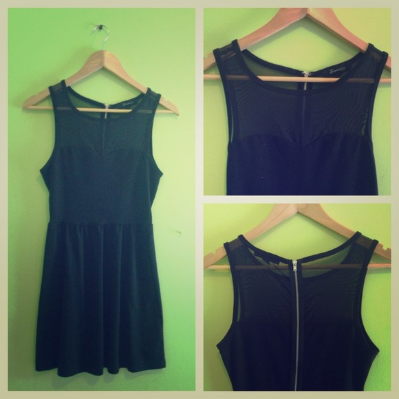 🎩 Vintage-Inspired Little Black Dress