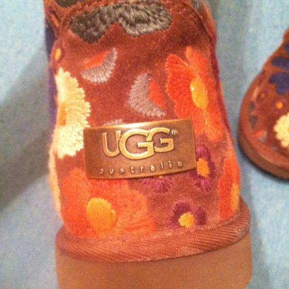 Limited Edition Embroidered Uggs - Picture 4 of 5