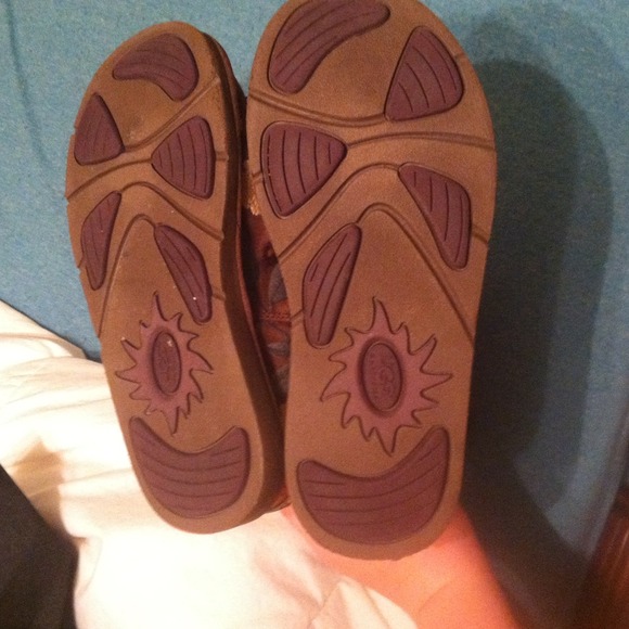 Limited Edition Embroidered Uggs - Picture 5 of 5