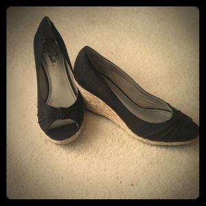 Black wedges ( reserved )