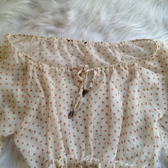 ❤Sold❤Polka dot cream ruffle top - Picture 3 of 4