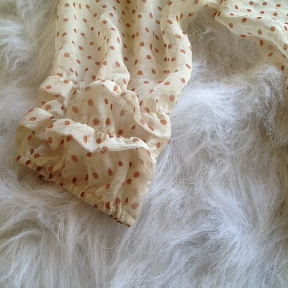 ❤Sold❤Polka dot cream ruffle top - Picture 4 of 4